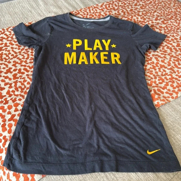 Nike *Play Maker* Slim Fit Women’s T-shirt in black & yellow felt text in medium - Picture 4 of 6